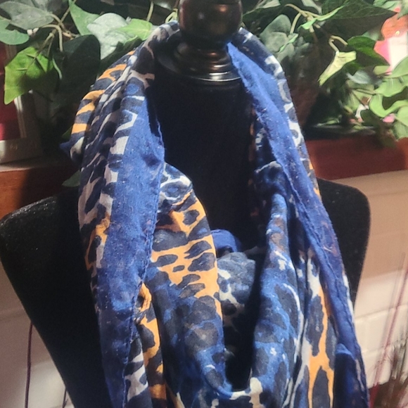 Scraf - Picture 2 of 4